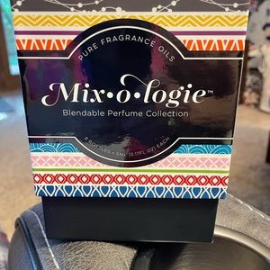Mixologie Blendable Perfume Kit; create your scent